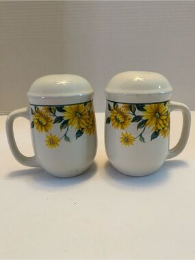Vintage Thompson Pottery Sunflower Salt & Pepper Shaker Set With Handles